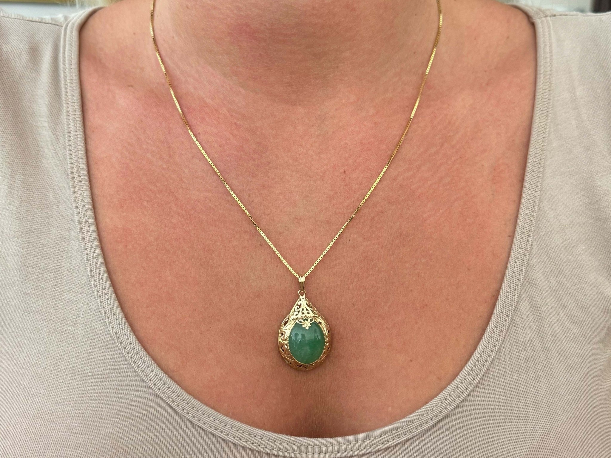 Ming's Hawaii Oval Green Jade Cabochon Pear Shaped Necklace 14k Yellow Gold
