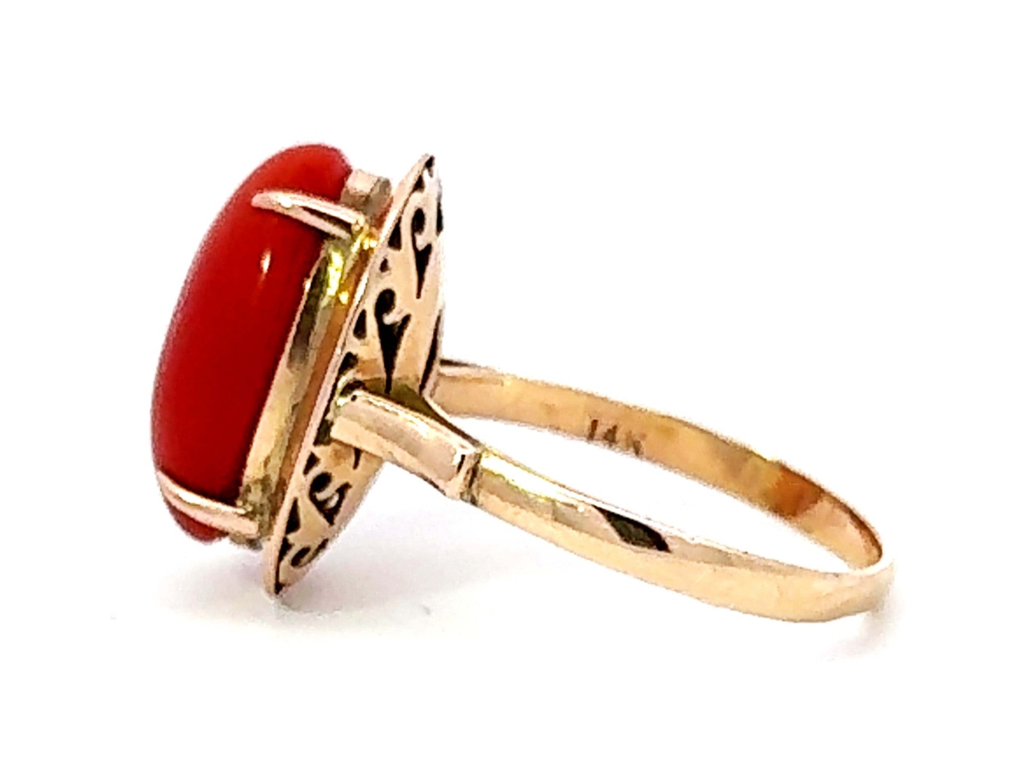 Vintage Oval Aka Coral Ring 14k Yellow Gold