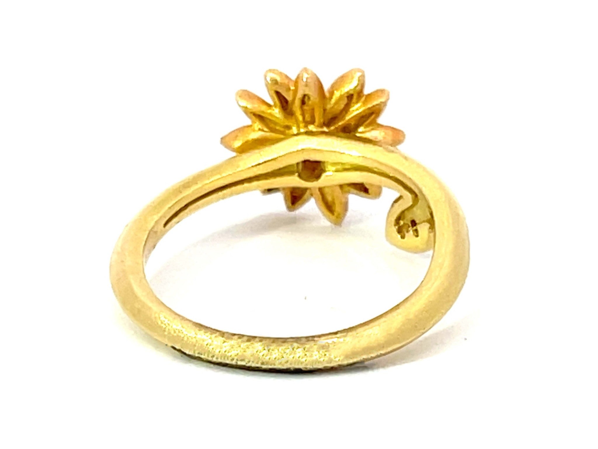 Diamond Daisy Flower Matte Ring in 18k Yellow Gold